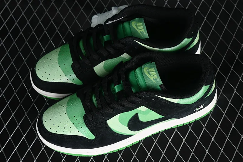 All Categories Nk SB Dunk Series Nk SB Dunk Low Low-top sneakers The Powerpuff Girls x Nk Dunk SB Low Powerpuff Girls joint black and green SB low-top casual sneakers GP5532-062